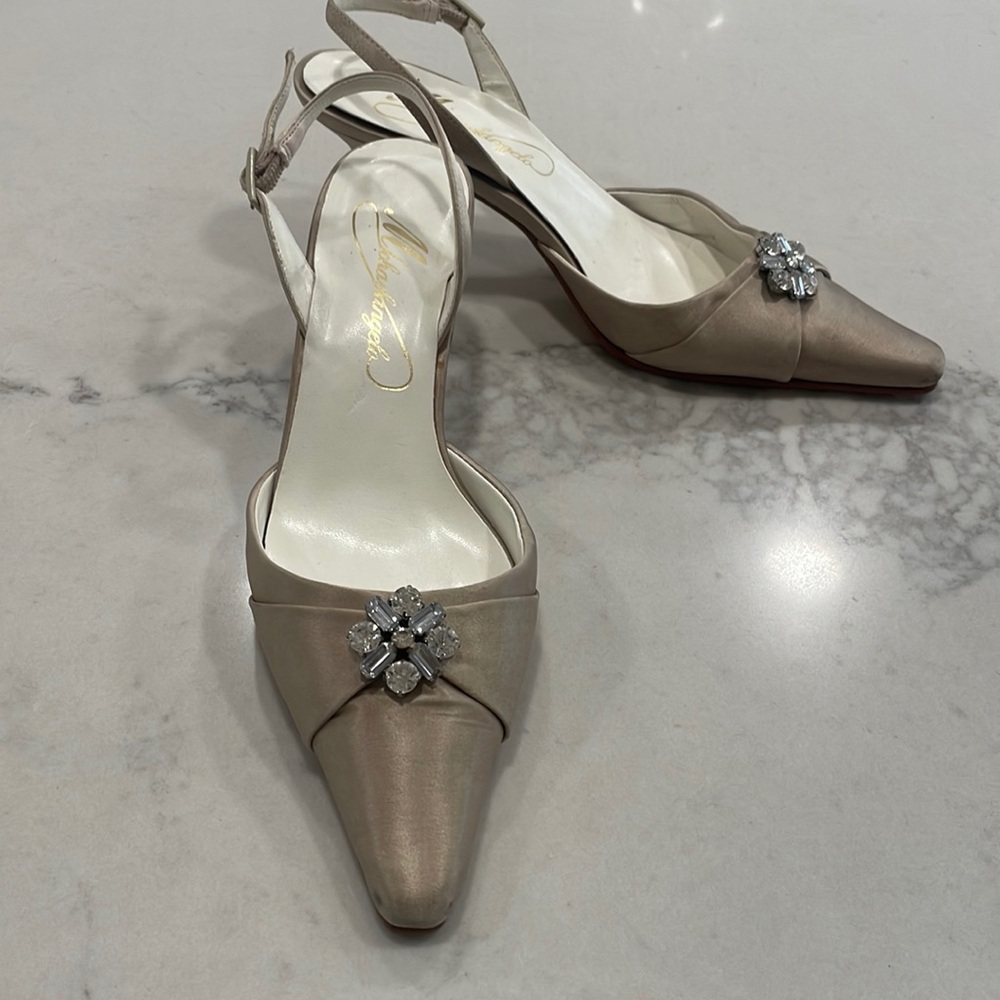 Women’s heels, size 6